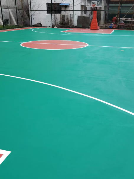 永安坝街道 球场长期使用易出现地面开裂